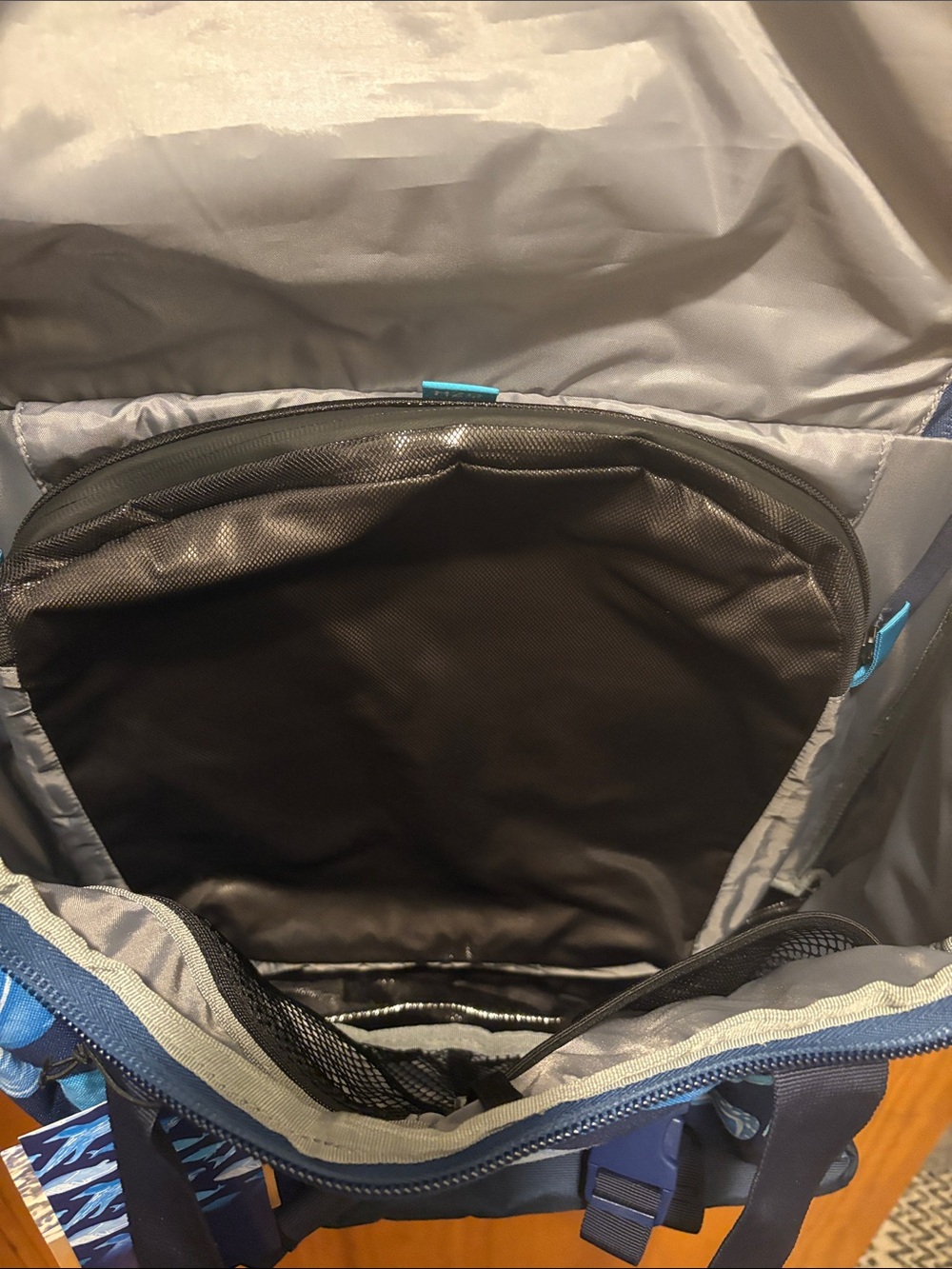 Neso Whale-Navy Tote/Backpack. RETAIL 95.00 GRAB IT HERE TODAY NWT - Picture 5 of 11